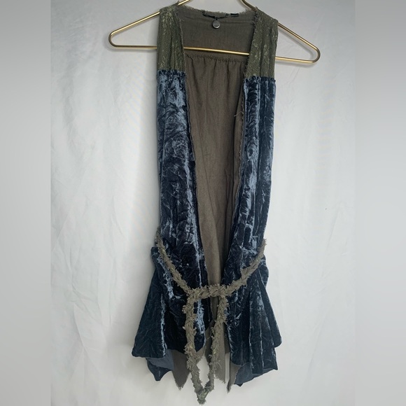 BKE Boutique Velvet and Lace Vest - Picture 1 of 5